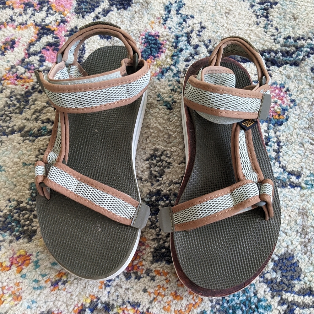 🌙 Teva Brown and Olive Women's Flatform Sandals Size 6